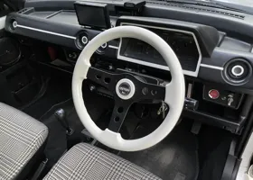 ホンダ シティ カブリオレ ターボ : ホワイト＆ブラックステアリング  06