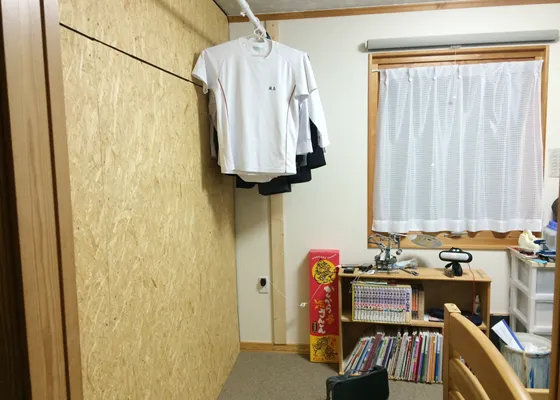 Wall to divide the room