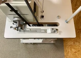 The initial speed of the industrial sewing machine was too fast, so I used a pulley to decelerate it.. / 工業ミシンは初速が早すぎたので、プーリーを使って減速 process 1