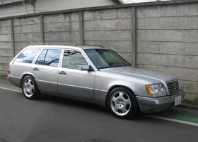Mercedes-Benz E220 (W124) Estate front