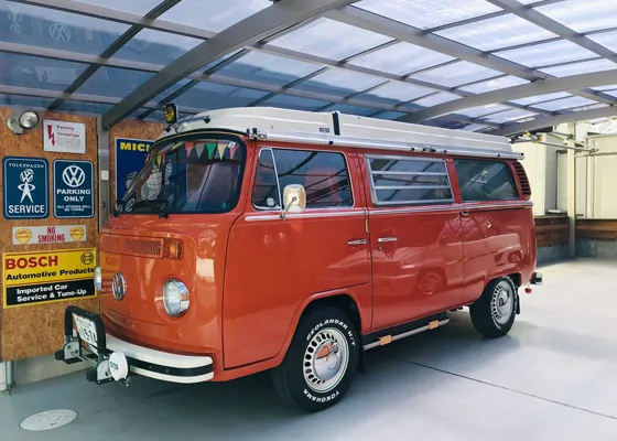 6-Wheel T-2 BUS front A