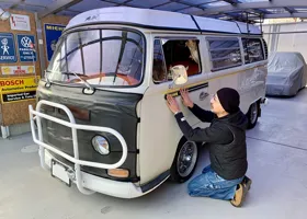 Decoration lines to a BUS body / バスのボディへデコレーションライン入れ 8