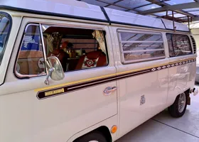 Decoration lines to a BUS body / バスのボディへデコレーションライン入れ 17