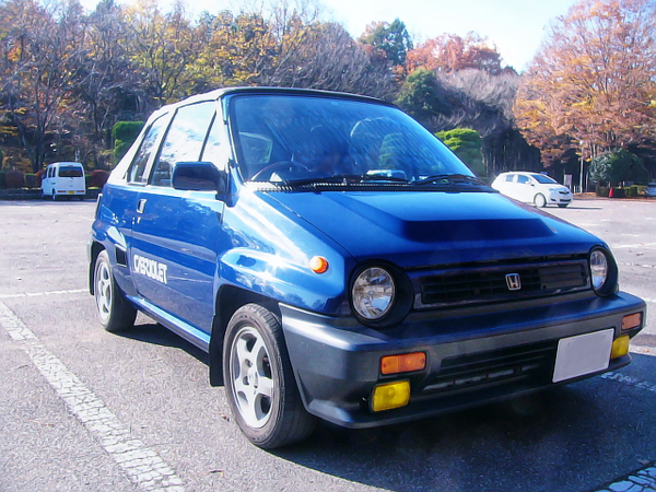 青カブリオレ前